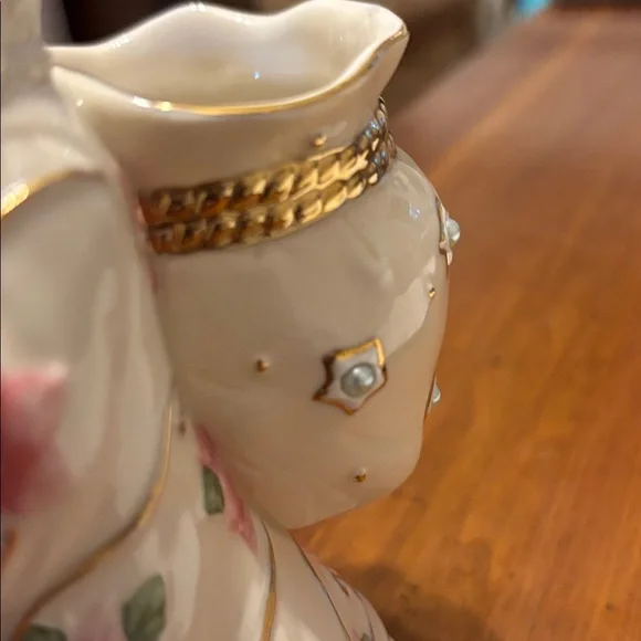 Lenox Petals and Pearls Poinsettia Santa figurine bud vase appx 6” tall - Picture 7 of 8